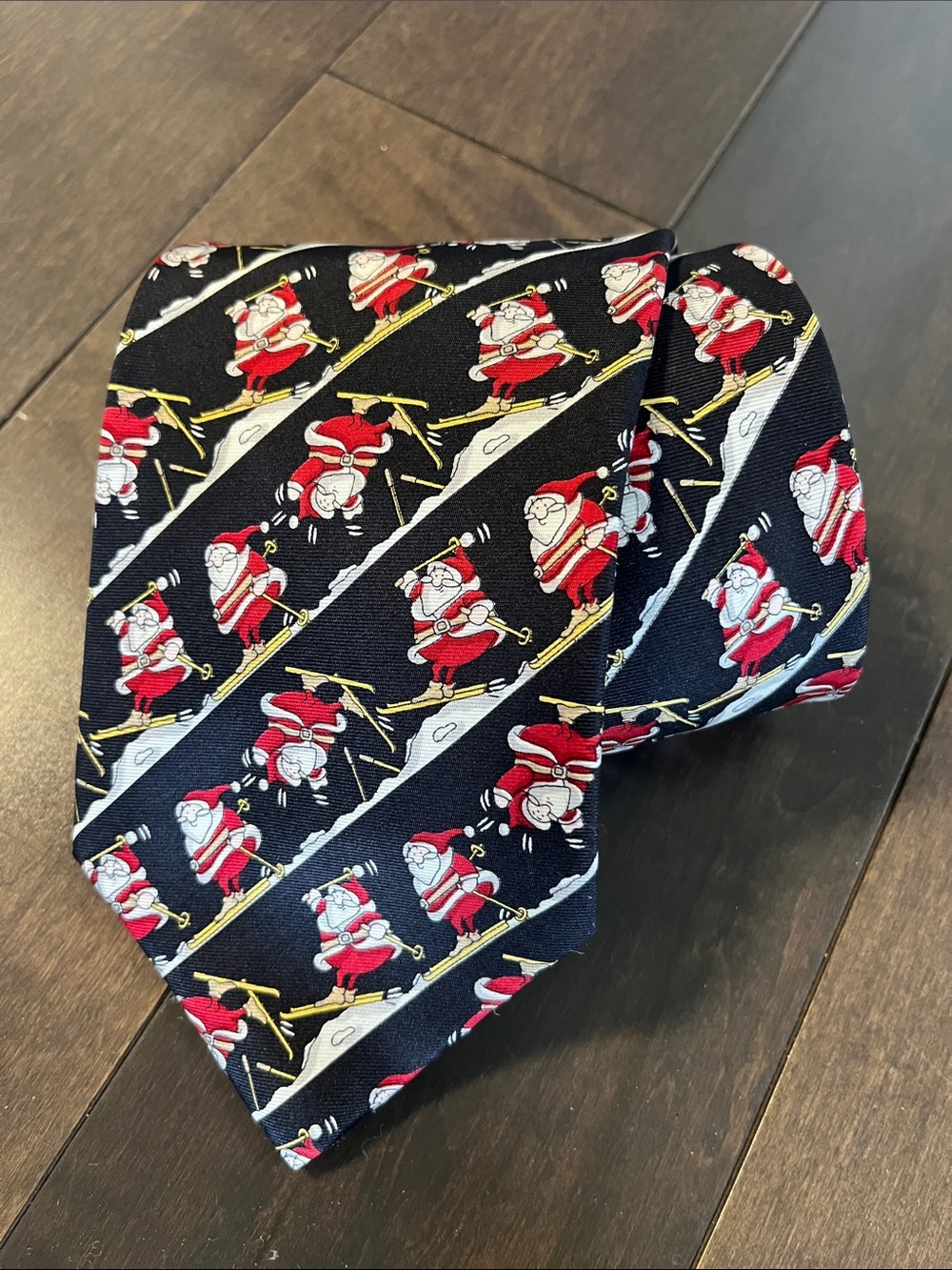Windsor Collection Santa Pattern Silk Tie